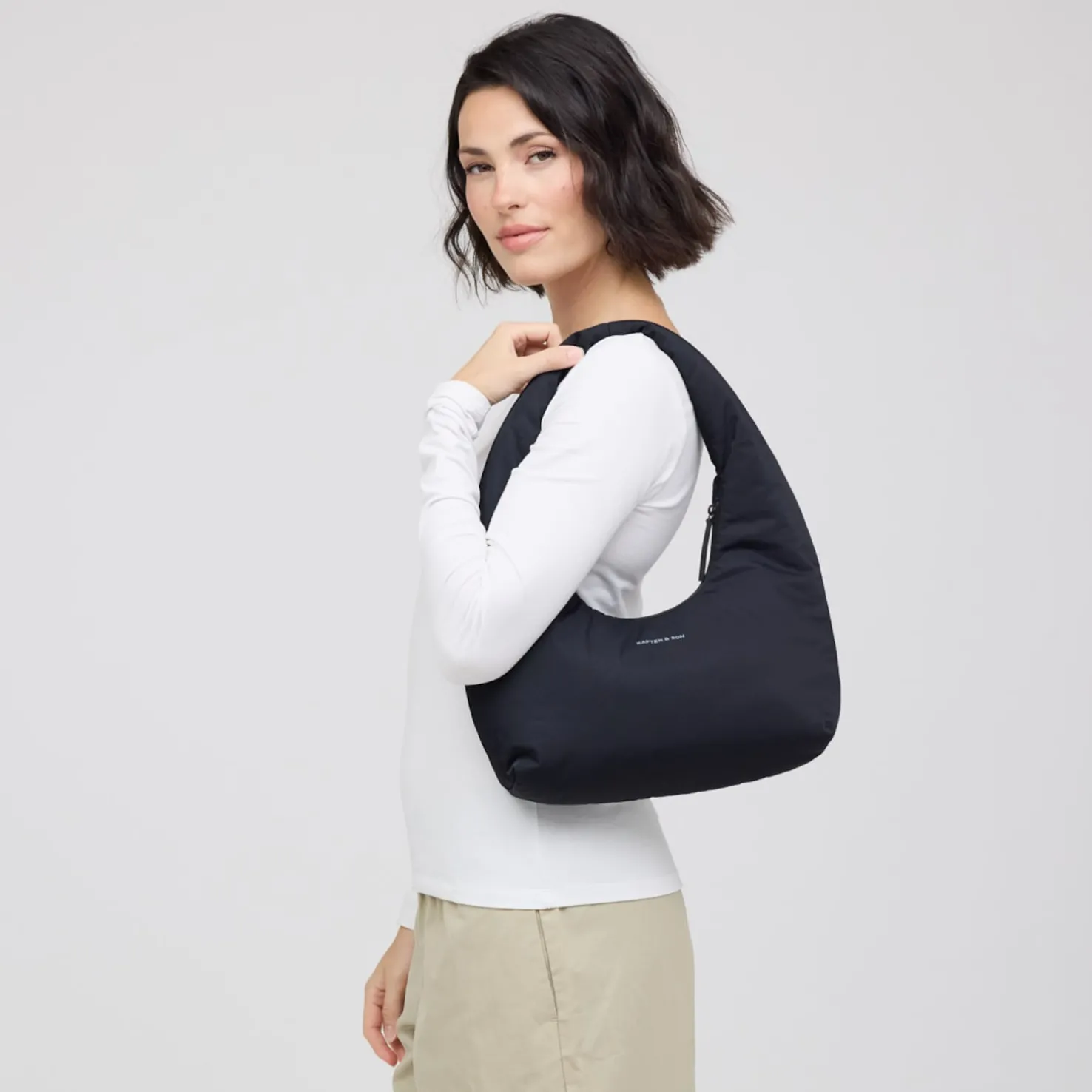 Skara Cloud Shoulder All Black